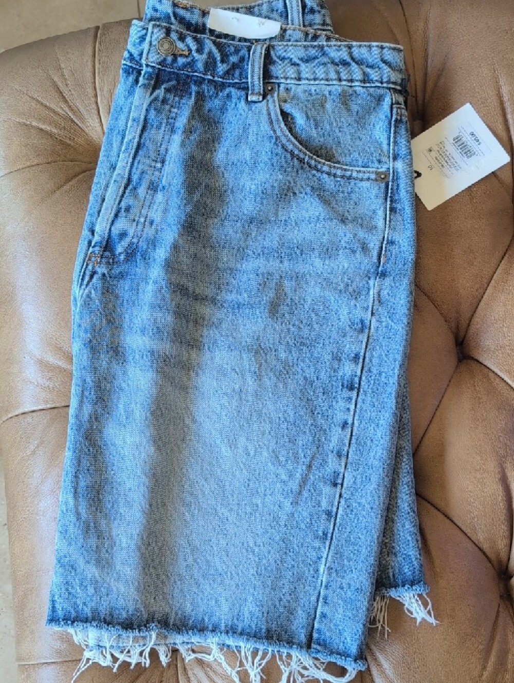 KBB Light Wash Denim Bermuda Shorts - Casual High-Rise Frayed Hem - Picture 5 of 7
